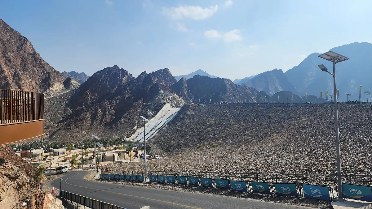 The dam wall at Hatta and the Hajar Mountains